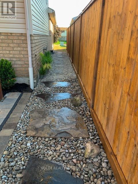 84 Confederation Avenue, Thorold, Ontario  L2V 5A6 - Photo 37 - X12608820