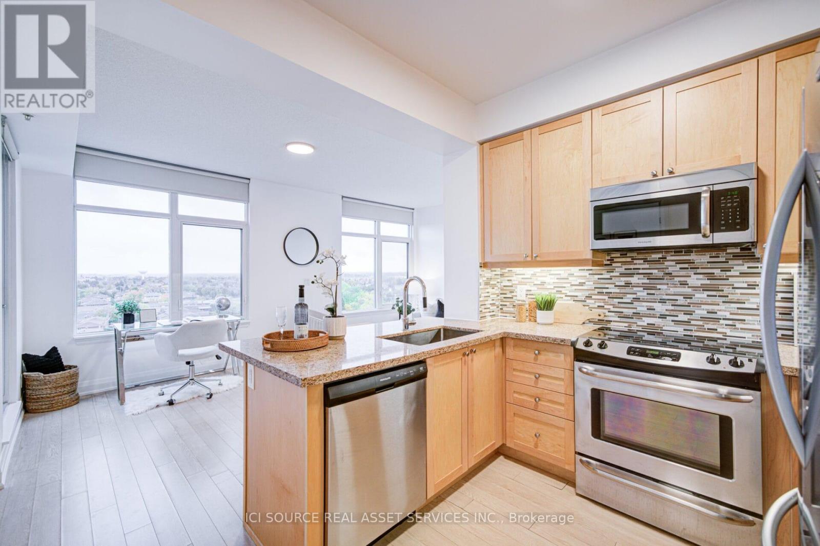 919 - 12 Woodstream Boulevard, Vaughan, Ontario  L4L 8C3 - Photo 8 - N12608836