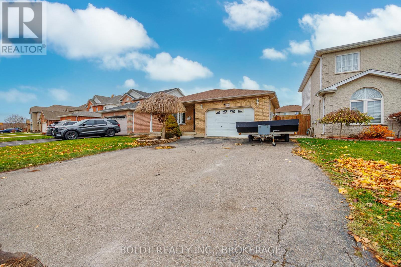 84 Confederation Avenue, Thorold, Ontario  L2V 5A6 - Photo 2 - X12608820