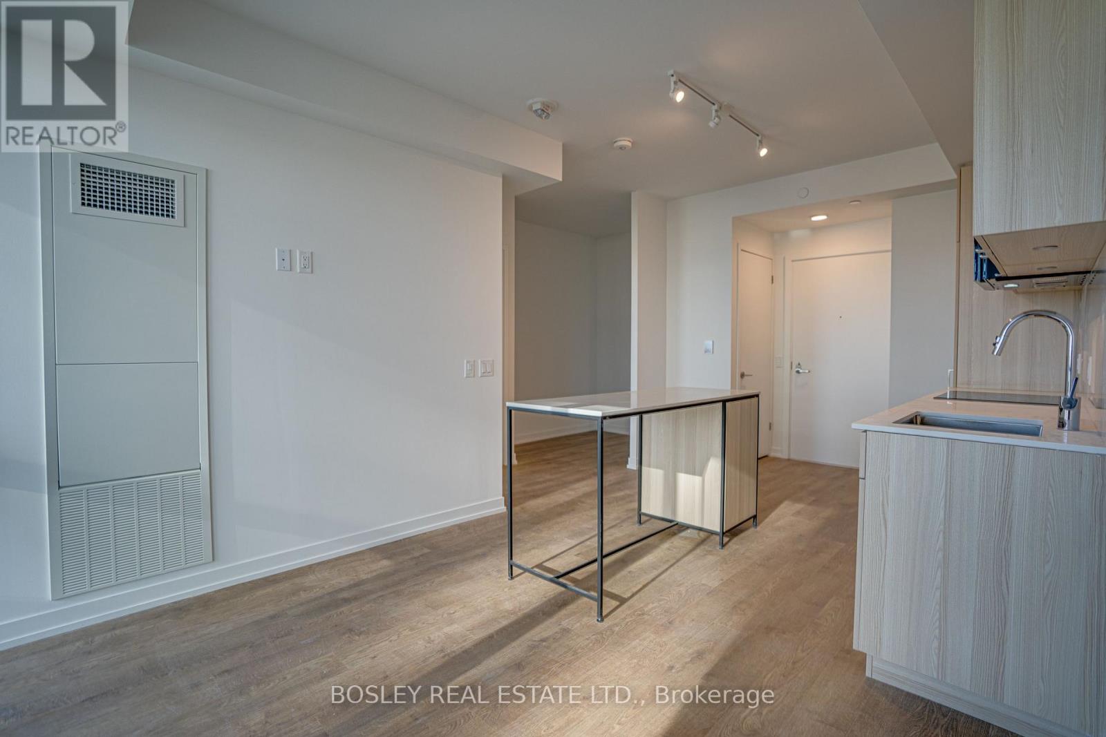 414 - 251 Masonry Way, Mississauga (Port Credit), Ontario  L5H 0B3 - Photo 4 - W12608826