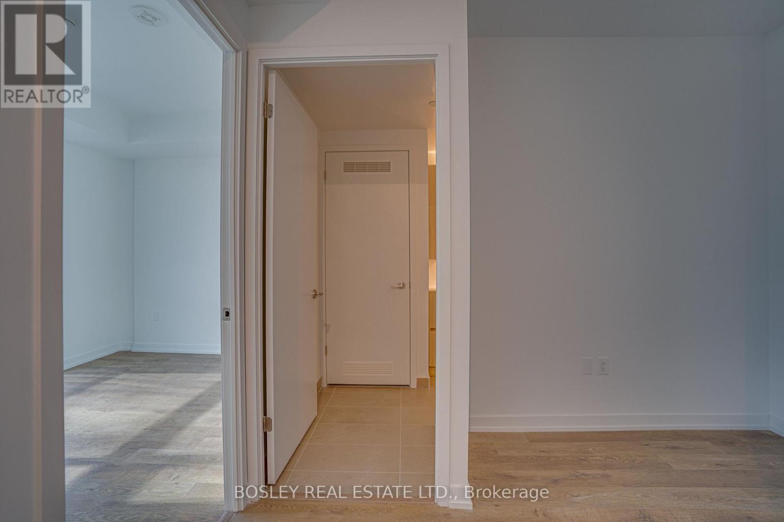 414 - 251 Masonry Way, Mississauga (Port Credit), Ontario  L5H 0B3 - Photo 8 - W12608826