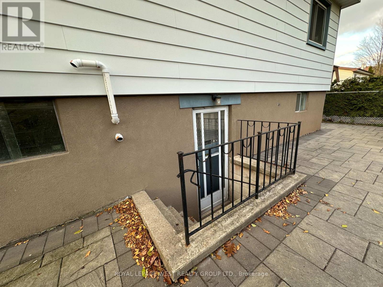 Lower - 1294 Forest Hill, Oakville, Ontario  L6H 2S4 - Photo 2 - W12608828