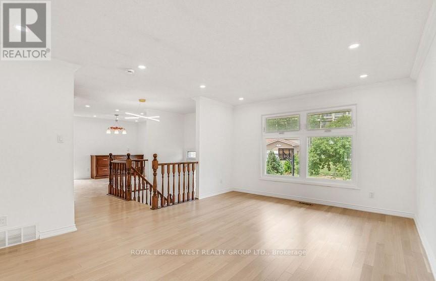 Upper - 1294 Forest Hill, Oakville, Ontario  L6H 2S4 - Photo 4 - W12608830