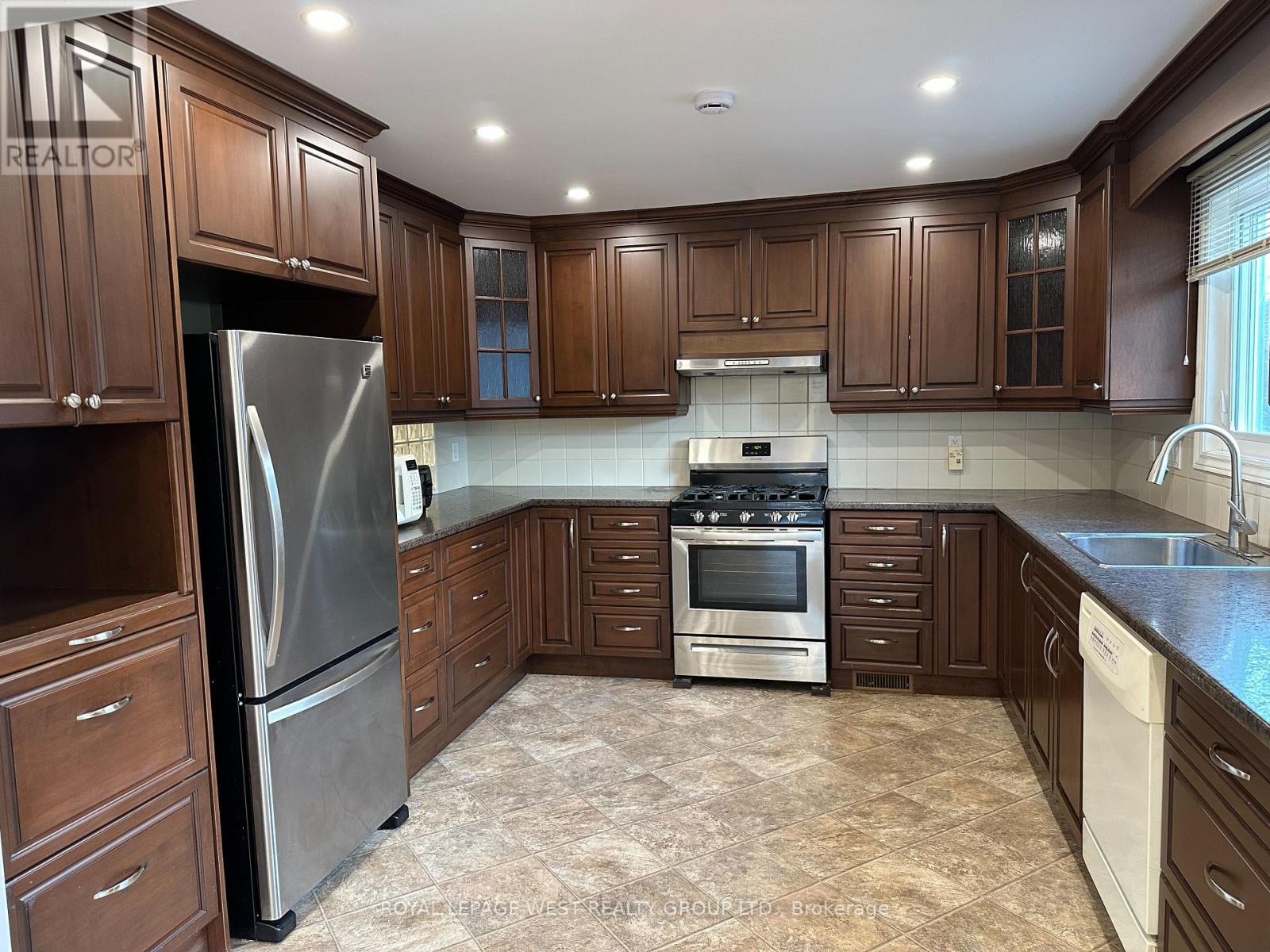 Upper - 1294 Forest Hill, Oakville, Ontario  L6H 2S4 - Photo 7 - W12608830