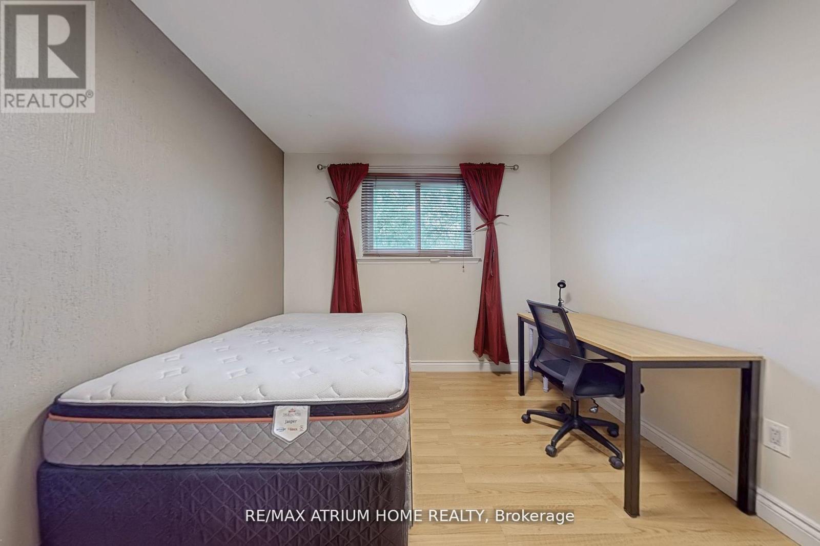 3672 Galeair Court, Mississauga, Ontario  L5C 2H5 - Photo 16 - W12608838