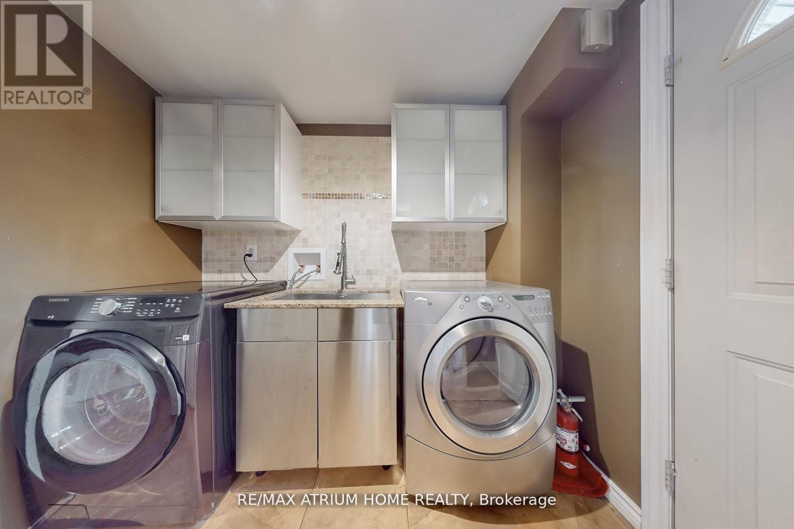 3672 Galeair Court, Mississauga, Ontario  L5C 2H5 - Photo 26 - W12608838