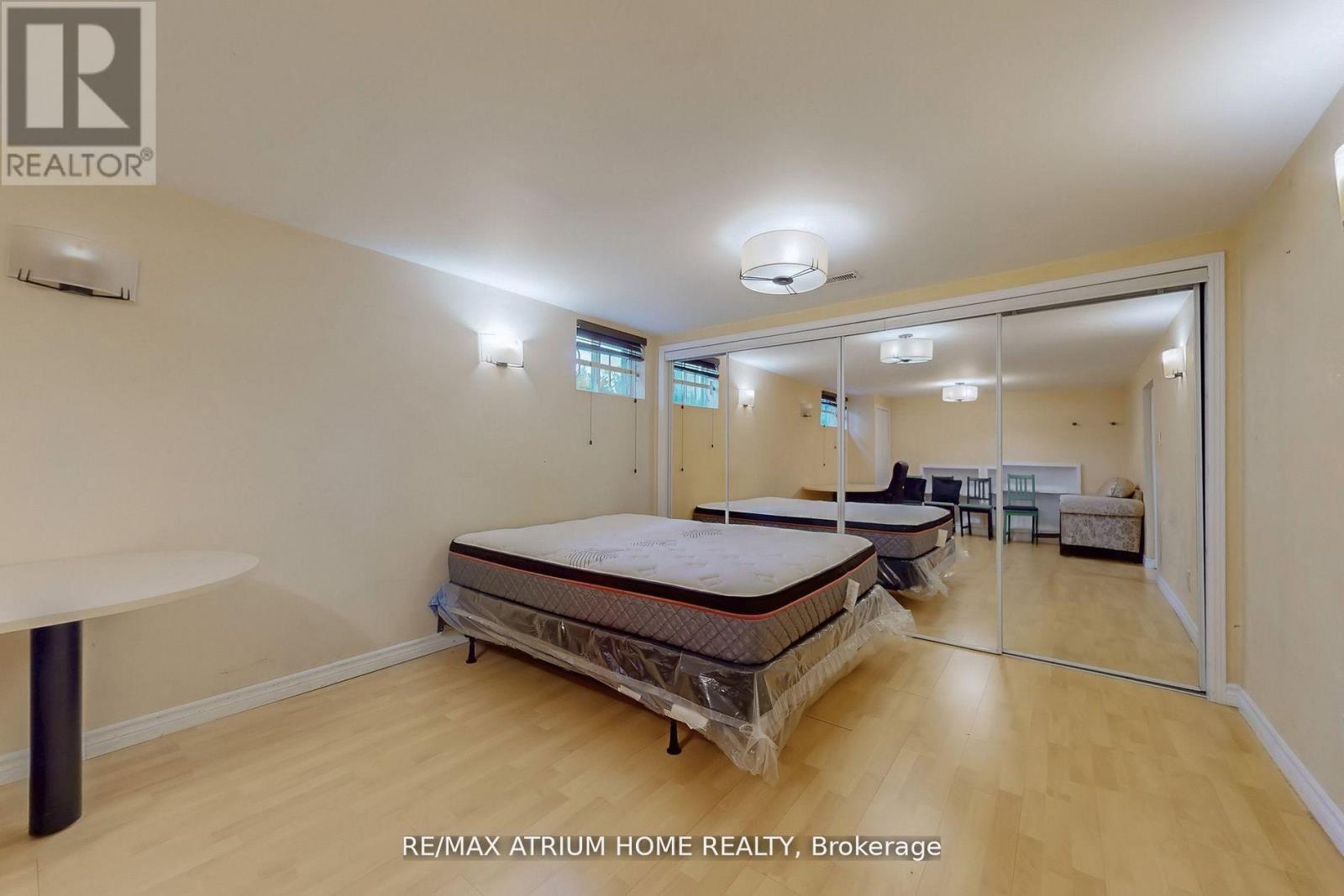 3672 Galeair Court, Mississauga, Ontario  L5C 2H5 - Photo 33 - W12608838