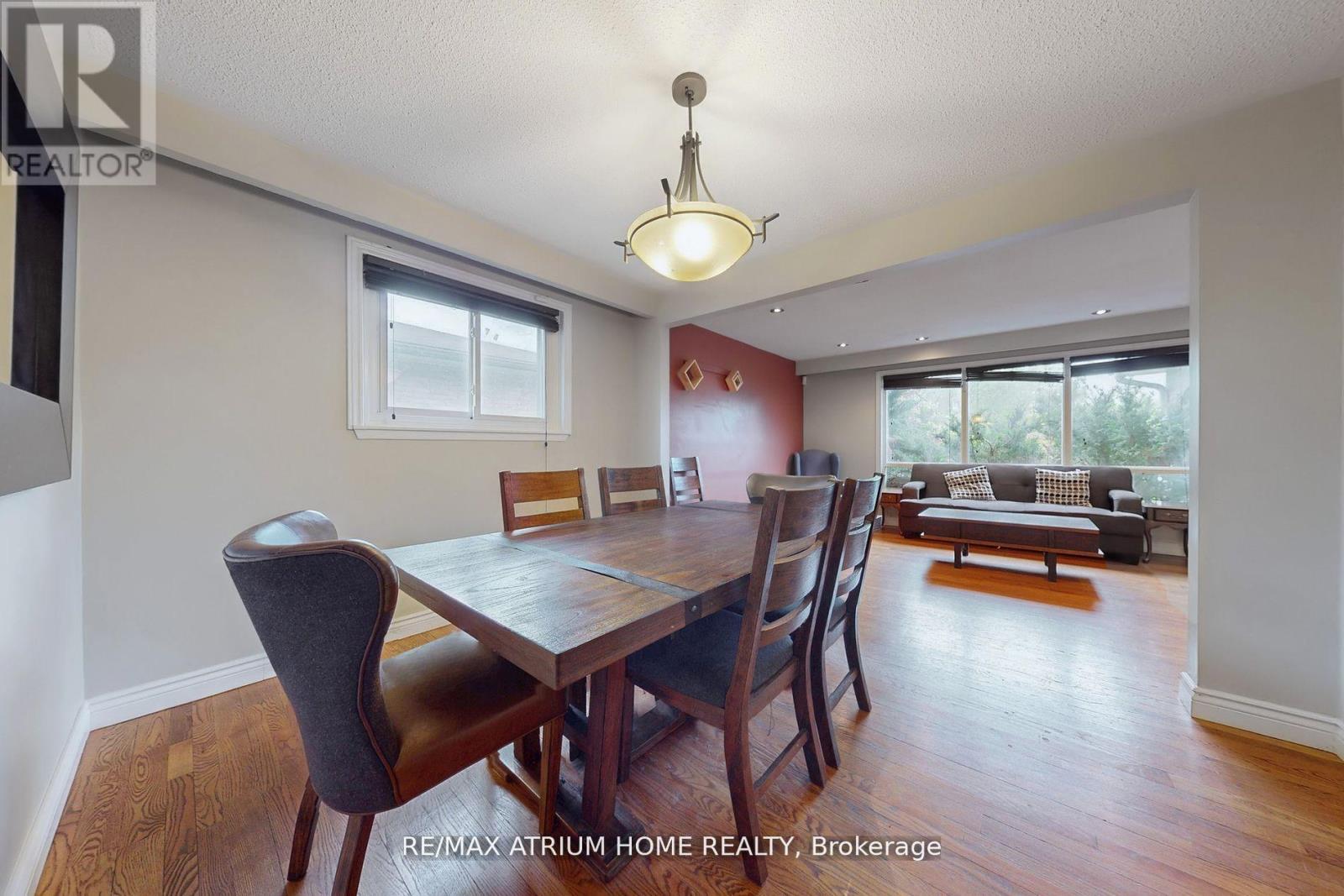 3672 Galeair Court, Mississauga, Ontario  L5C 2H5 - Photo 7 - W12608838