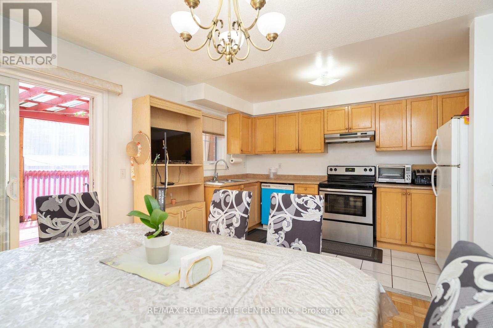 83 Checkerberry Crescent, Brampton, Ontario  L6R 2S9 - Photo 8 - W12608842