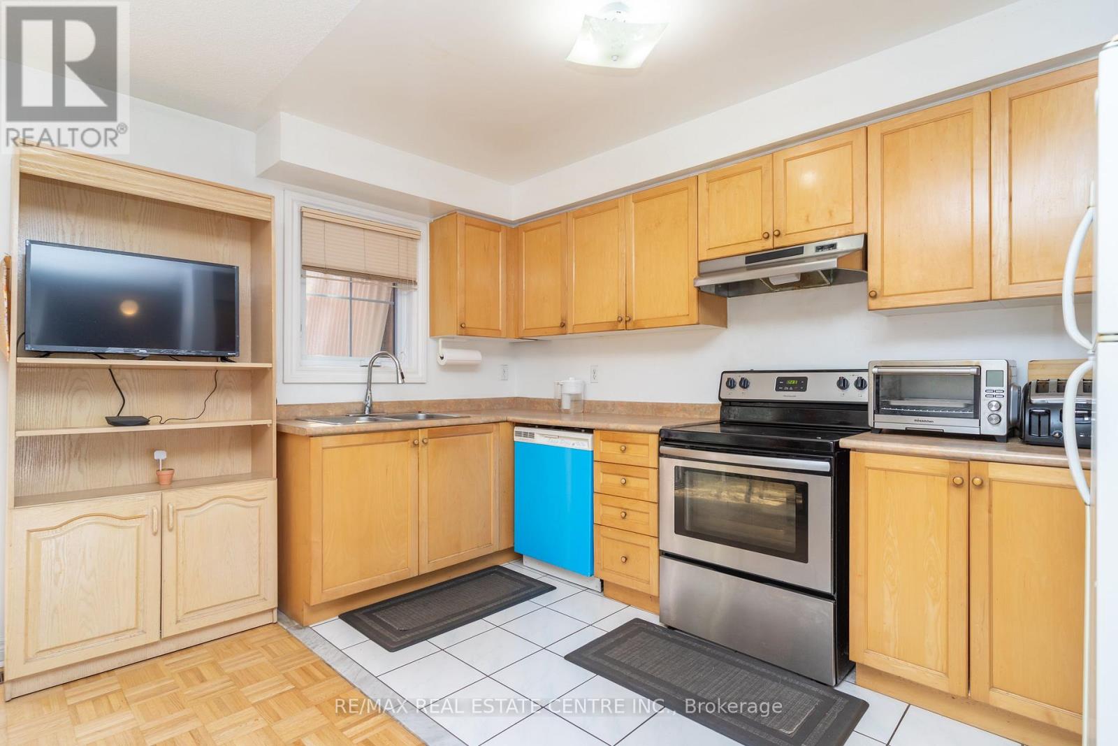 83 Checkerberry Crescent, Brampton, Ontario  L6R 2S9 - Photo 9 - W12608842