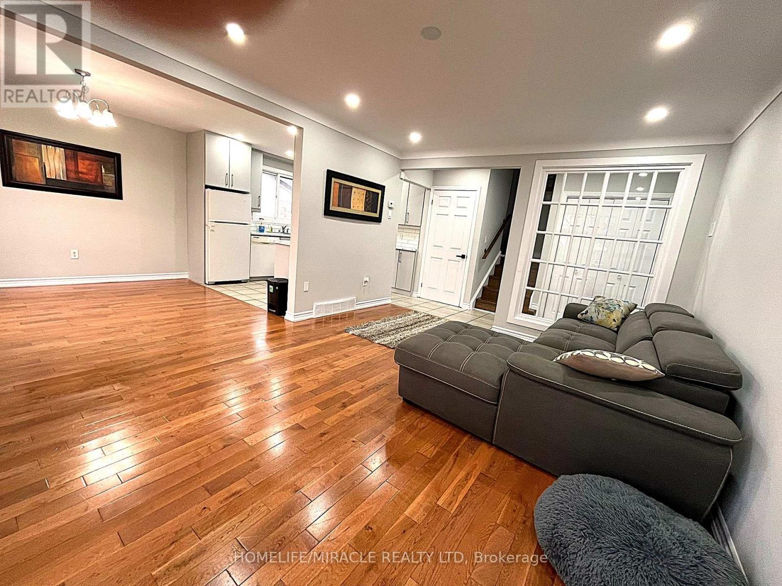 7043 Bonnie Street, Niagara Falls, Ontario  L2G 7N1 - Photo 11 - X12608850