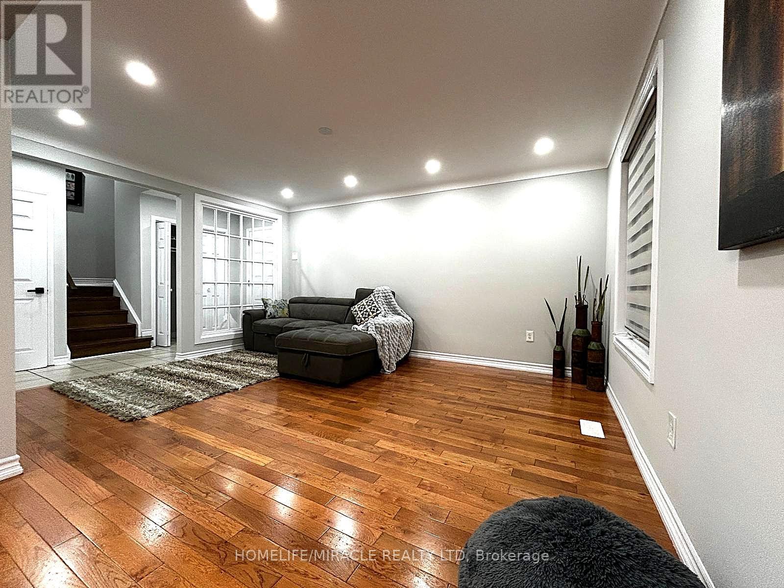 7043 Bonnie Street, Niagara Falls, Ontario  L2G 7N1 - Photo 8 - X12608850