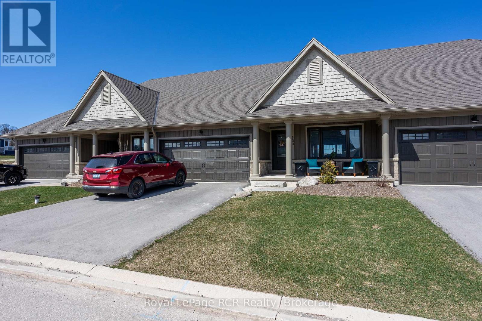 133 Hawthorn Crescent, Georgian Bluffs, Ontario  N0H 1S0 - Photo 2 - X12608872