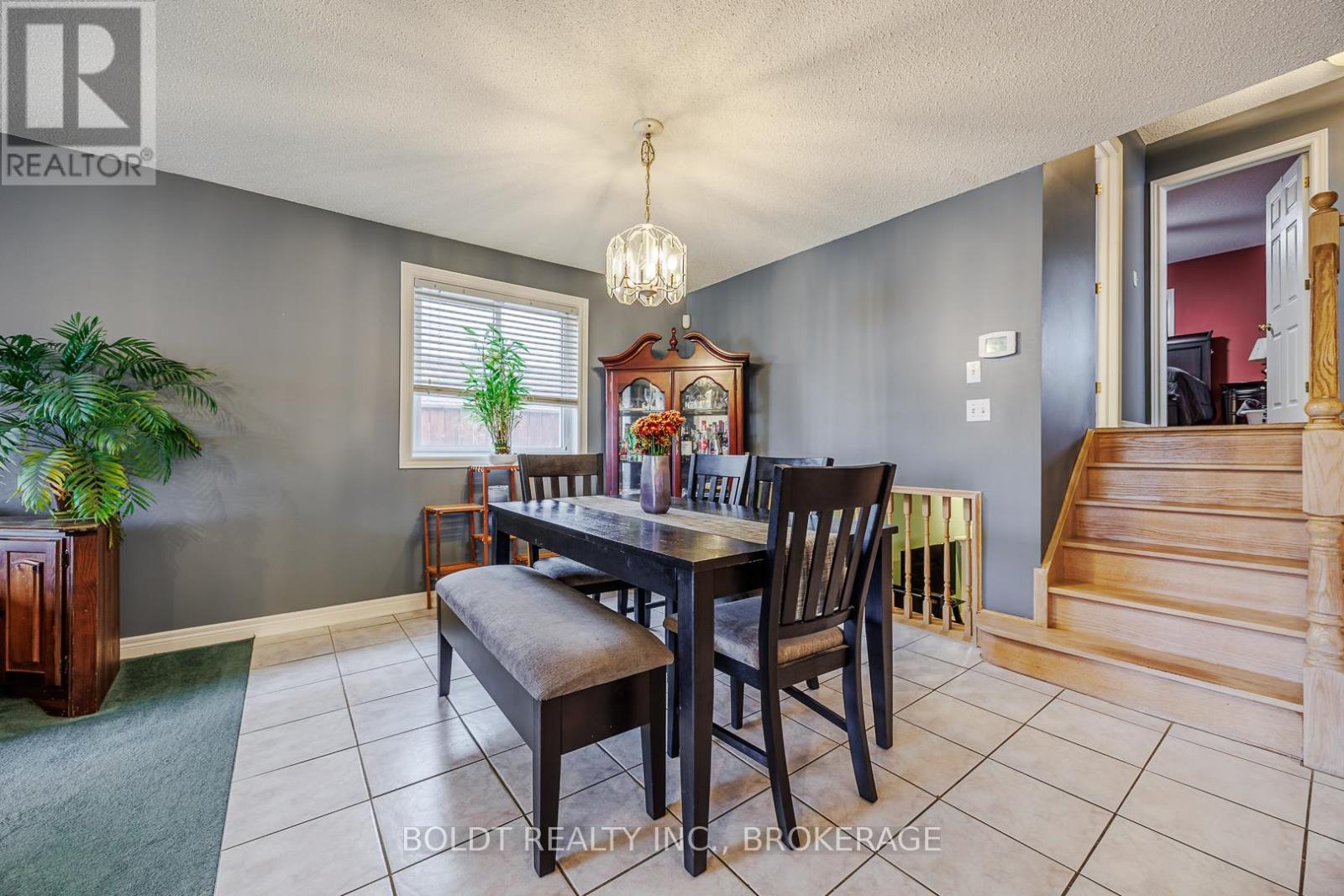 84 Confederation Avenue, Thorold, Ontario  L2V 5A6 - Photo 7 - X12608820