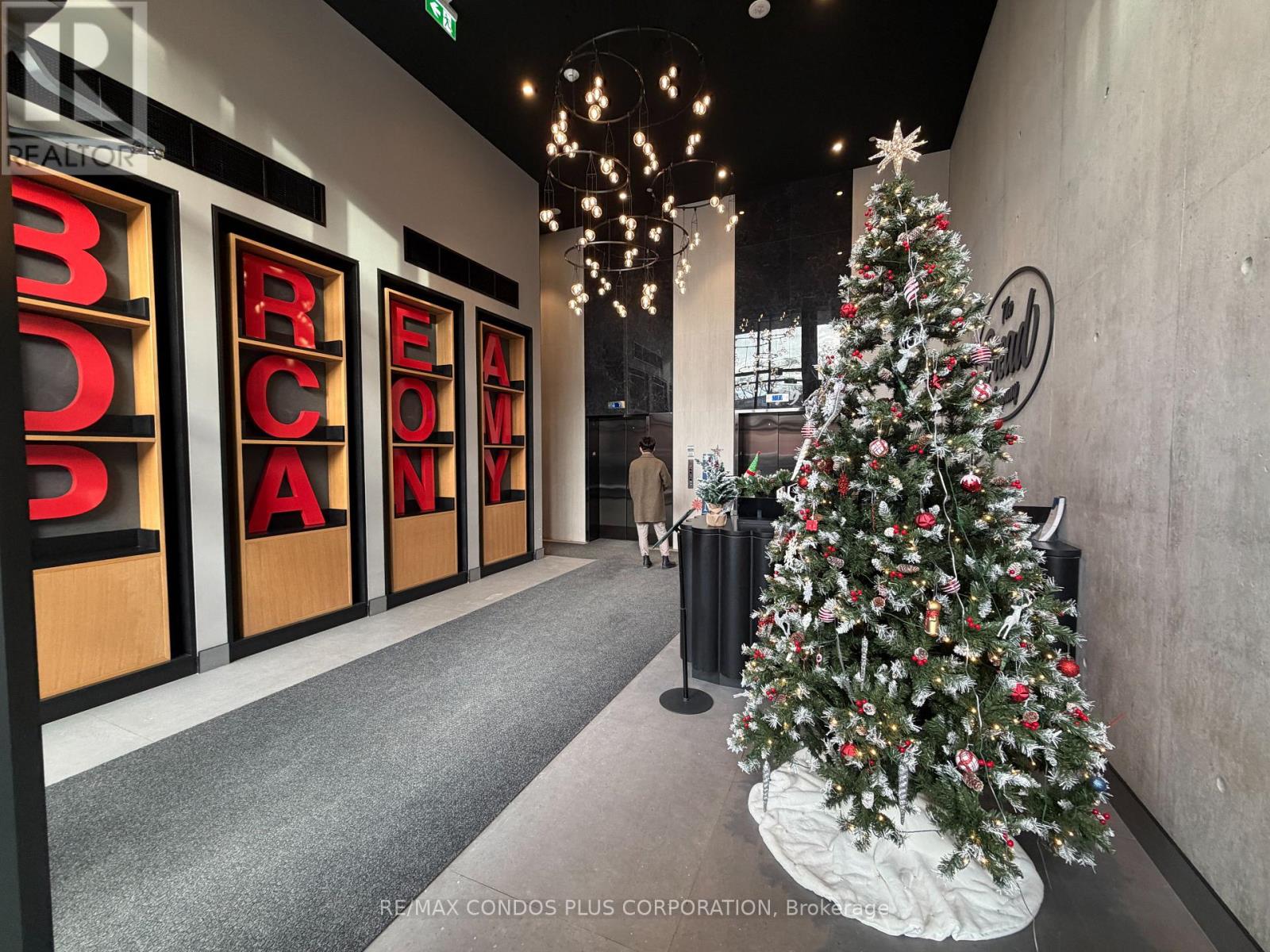 1004 - 195 Mccaul Street, Toronto, Ontario  M5T 0E5 - Photo 2 - C12608884