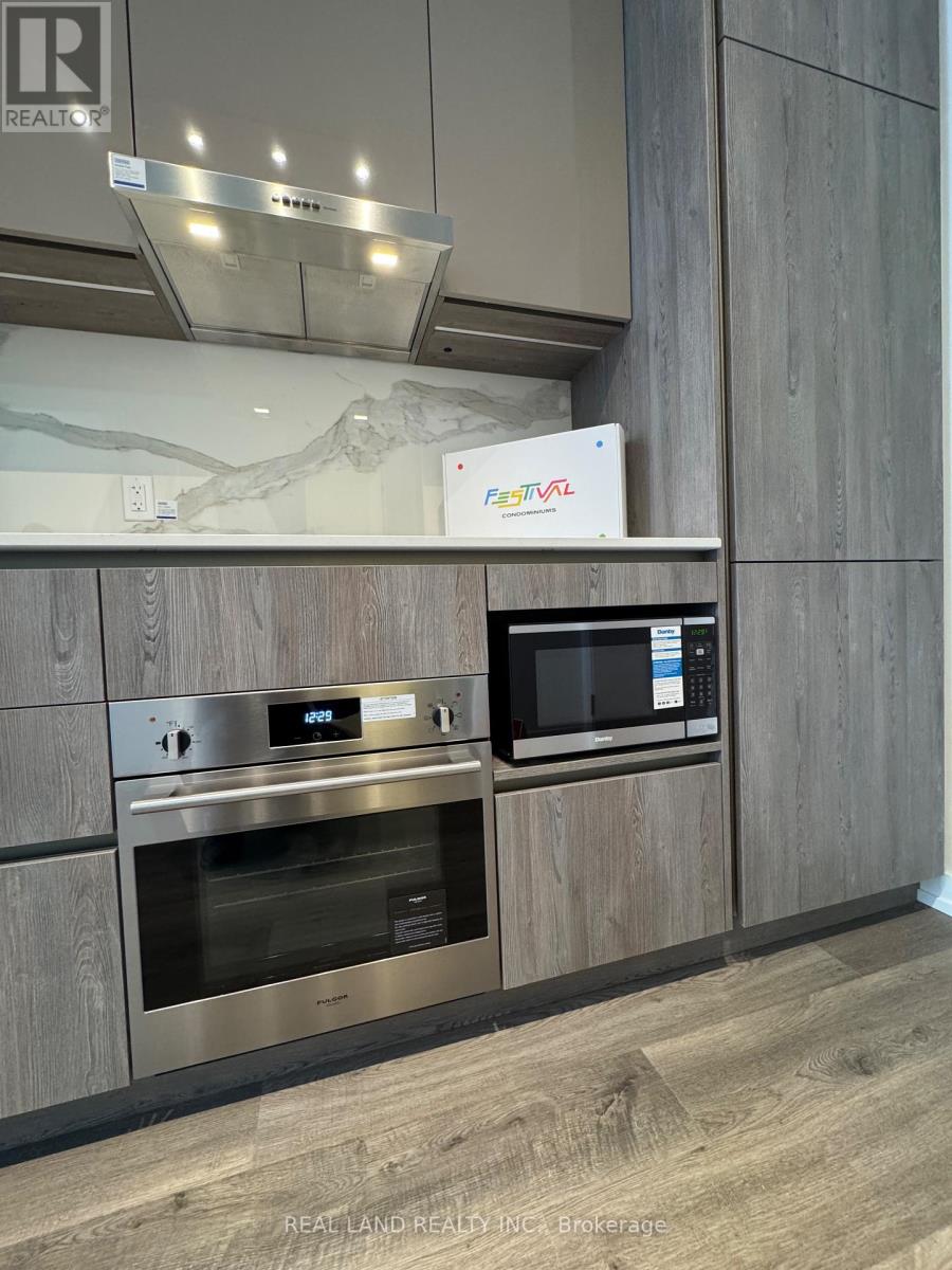 3603 - 8 Interchange Way, Vaughan, Ontario  L4K 5Z7 - Photo 6 - N12608864