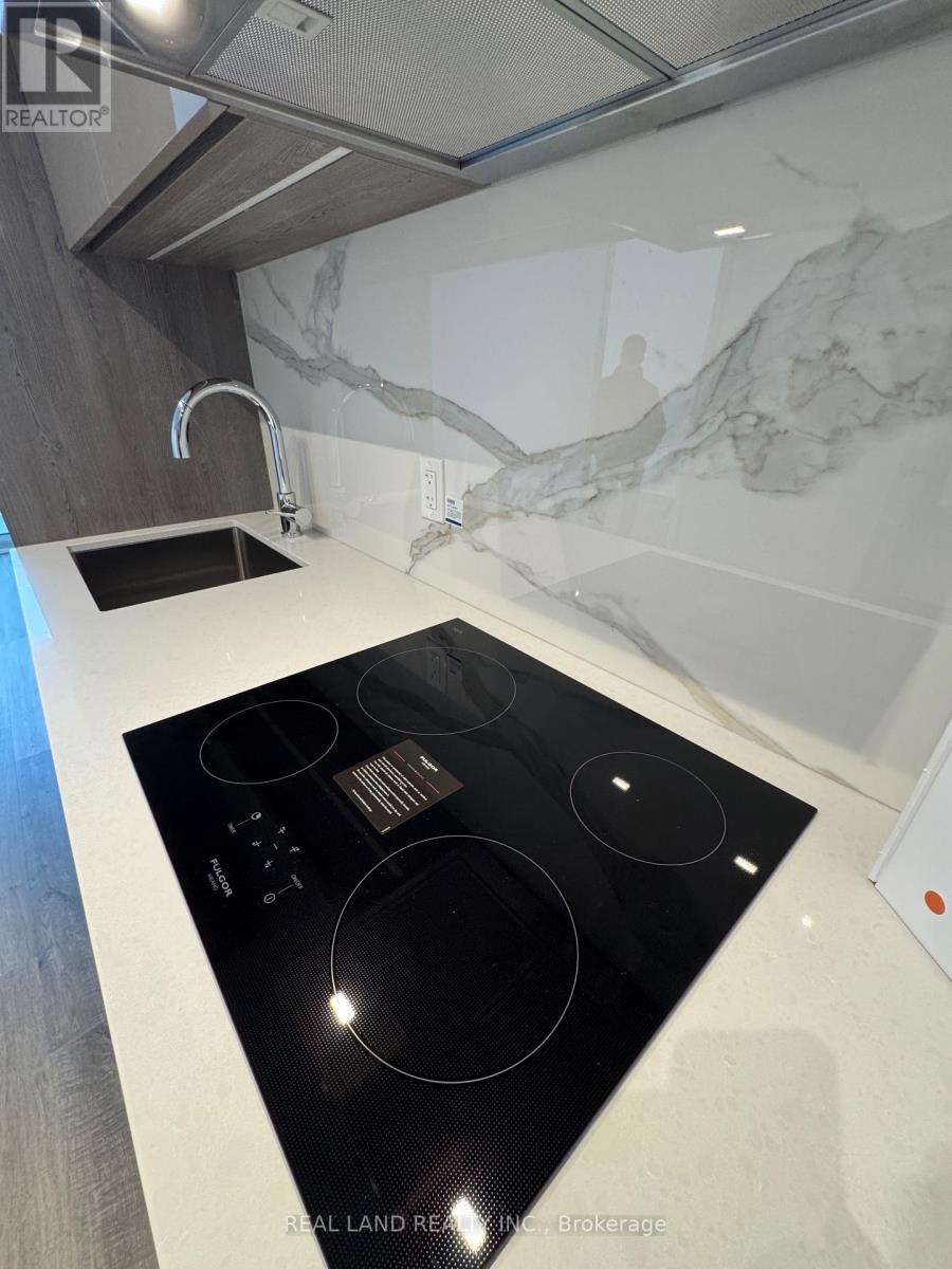 3603 - 8 Interchange Way, Vaughan, Ontario  L4K 5Z7 - Photo 7 - N12608864