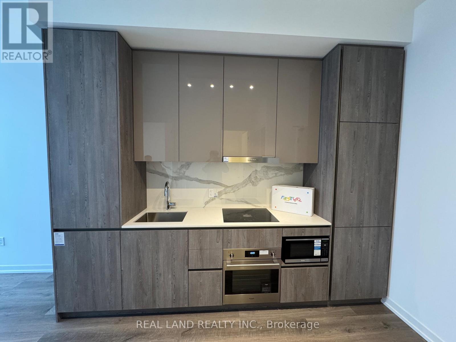 3603 - 8 Interchange Way, Vaughan, Ontario  L4K 5Z7 - Photo 8 - N12608864