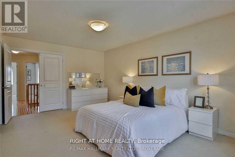 137 Windrow Street, Richmond Hill, Ontario  L4E 4Y4 - Photo 11 - N12608886