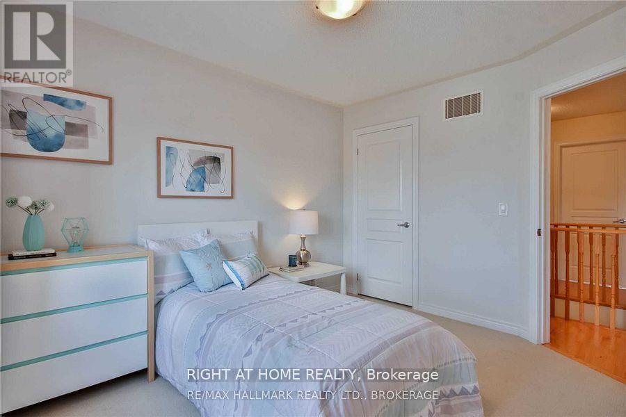 137 Windrow Street, Richmond Hill, Ontario  L4E 4Y4 - Photo 14 - N12608886