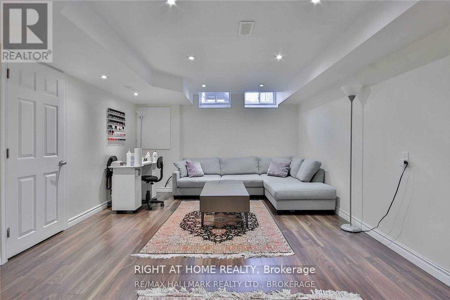 137 Windrow Street, Richmond Hill, Ontario  L4E 4Y4 - Photo 19 - N12608886