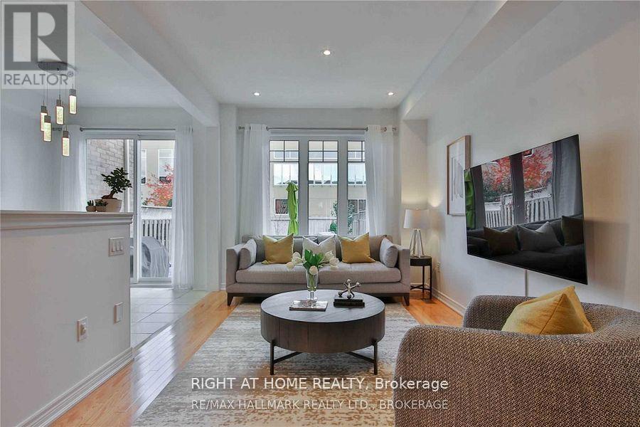 137 Windrow Street, Richmond Hill, Ontario  L4E 4Y4 - Photo 5 - N12608886