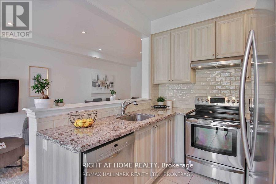 137 Windrow Street, Richmond Hill, Ontario  L4E 4Y4 - Photo 8 - N12608886