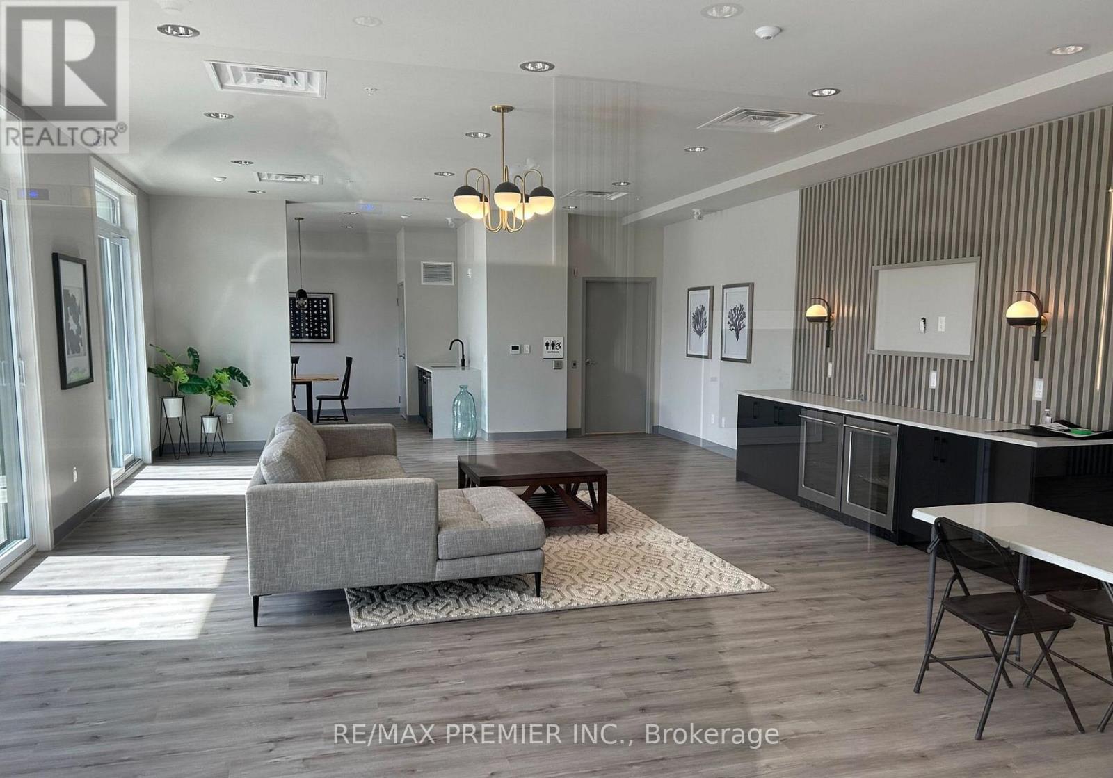 606 - 107 Roger Street, Waterloo, Ontario  N2J 0G3 - Photo 4 - X12608870