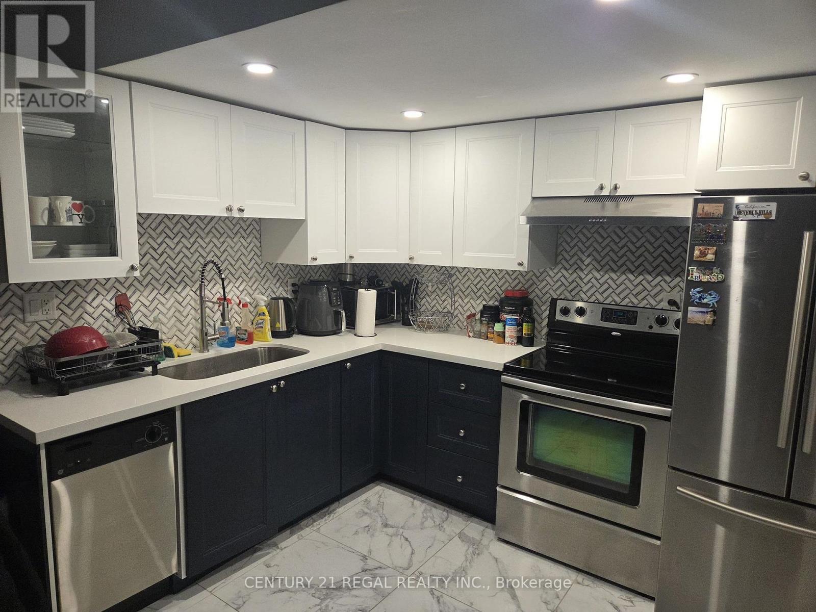 102 - 360 Ridelle Avenue, Toronto, Ontario  M6B 1K1 - Photo 10 - W12608714