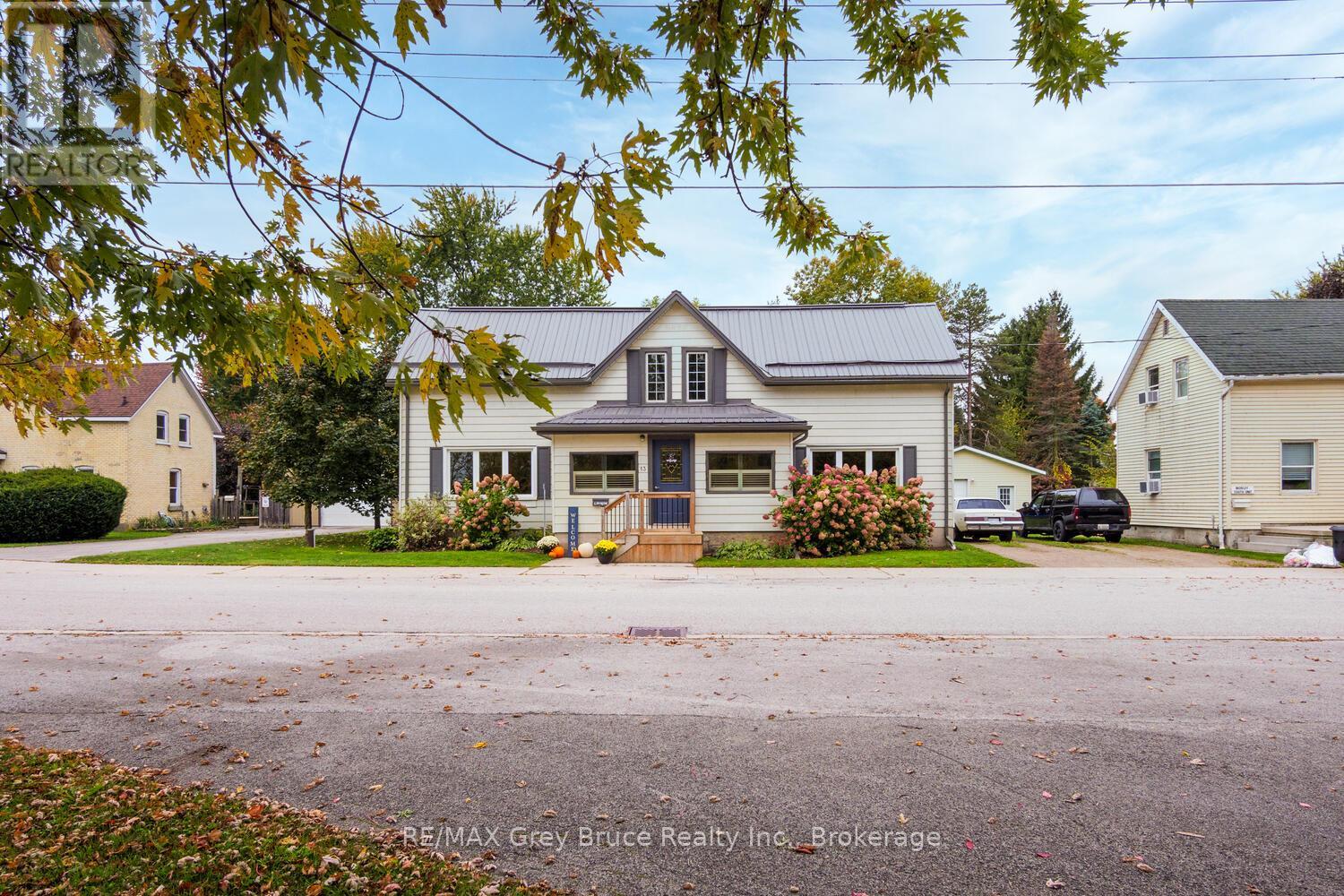 13 King Street, Brockton, Ontario  N0G 1J0 - Photo 2 - X12608924