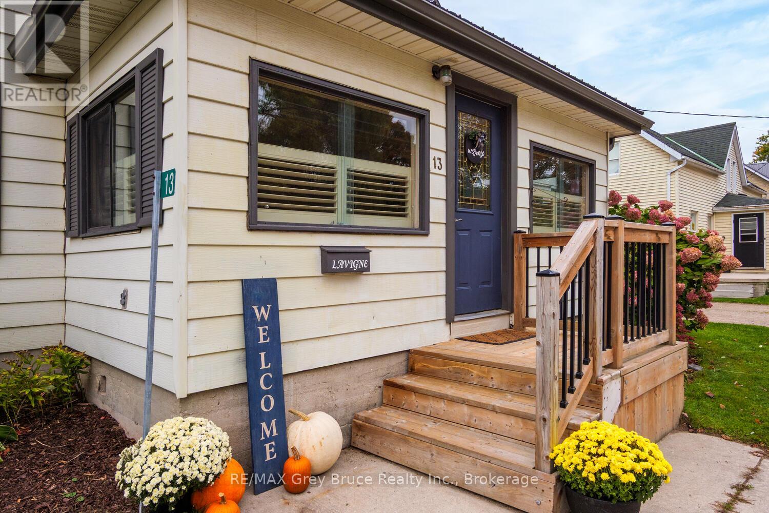 13 King Street, Brockton, Ontario  N0G 1J0 - Photo 4 - X12608924