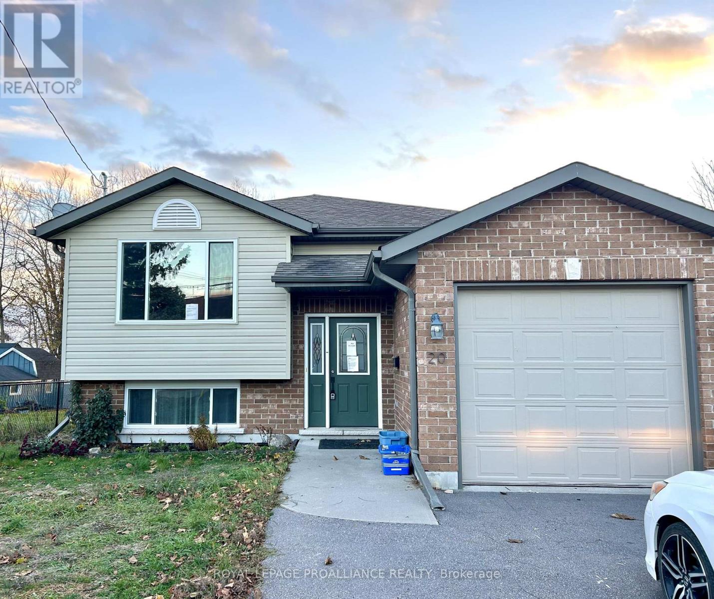 20 Terance Street, Quinte West, Ontario  K8V 5L5 - Photo 1 - X12608918