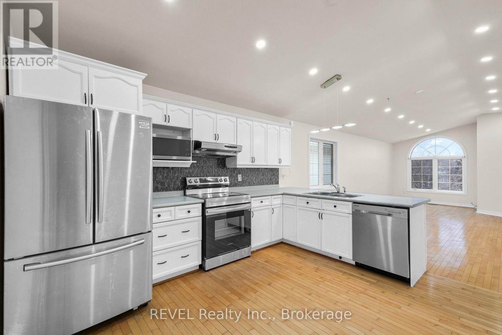 8172 Harvest Crescent, Niagara Falls, Ontario  L2H 3G4 - Photo 10 - X12608904