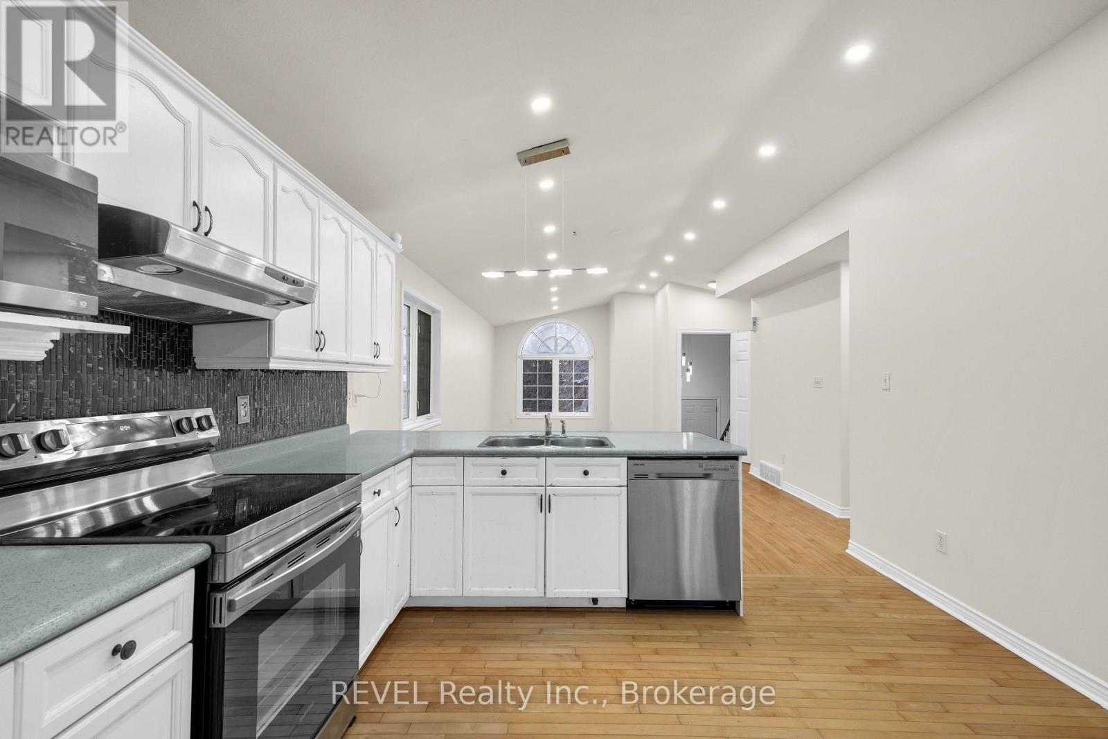 8172 Harvest Crescent, Niagara Falls, Ontario  L2H 3G4 - Photo 11 - X12608904