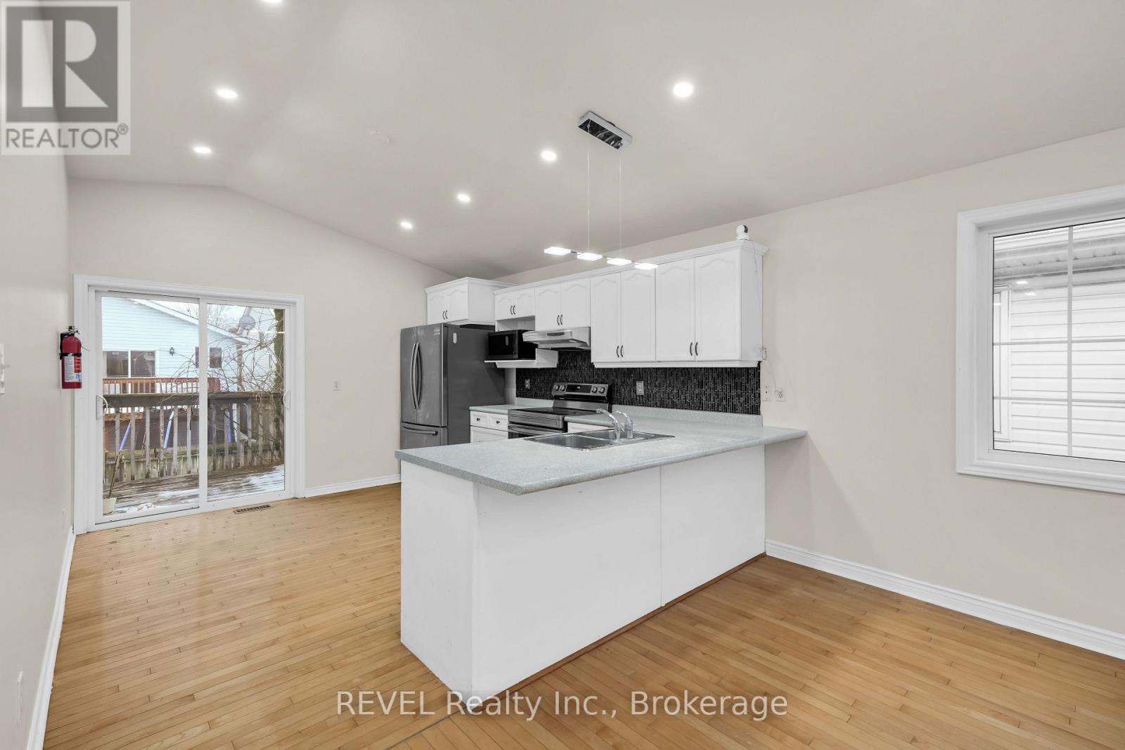 8172 Harvest Crescent, Niagara Falls, Ontario  L2H 3G4 - Photo 12 - X12608904