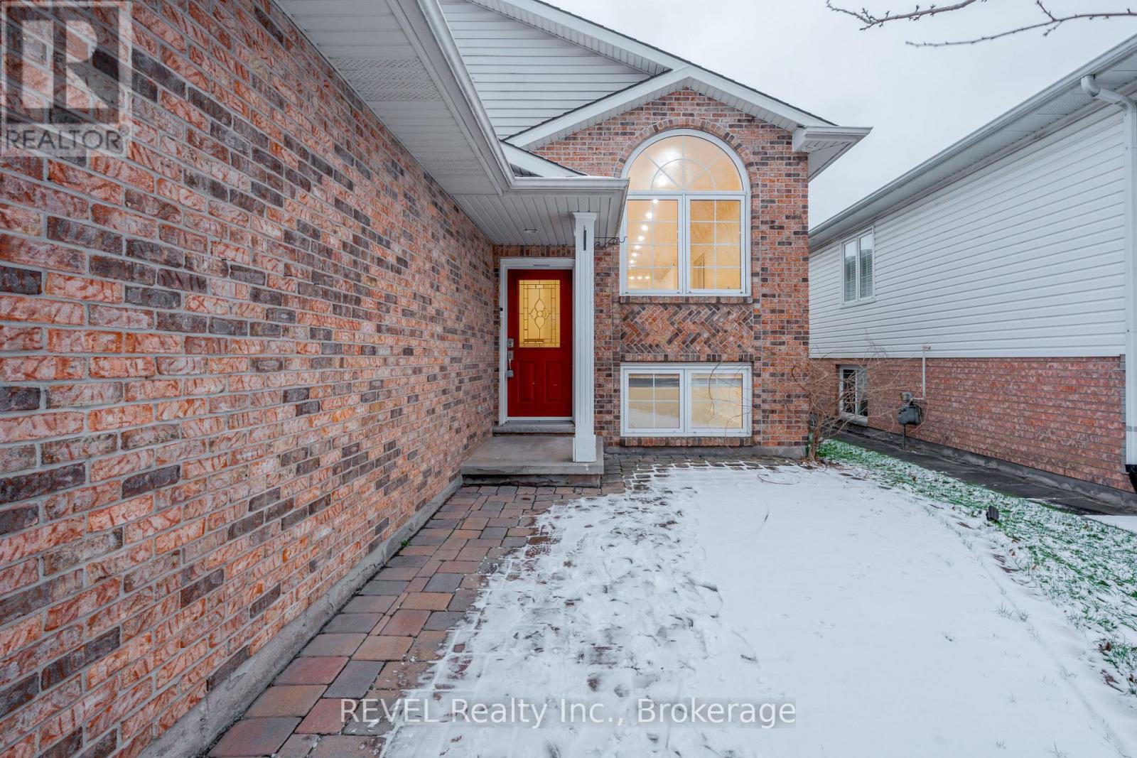 8172 Harvest Crescent, Niagara Falls, Ontario  L2H 3G4 - Photo 2 - X12608904