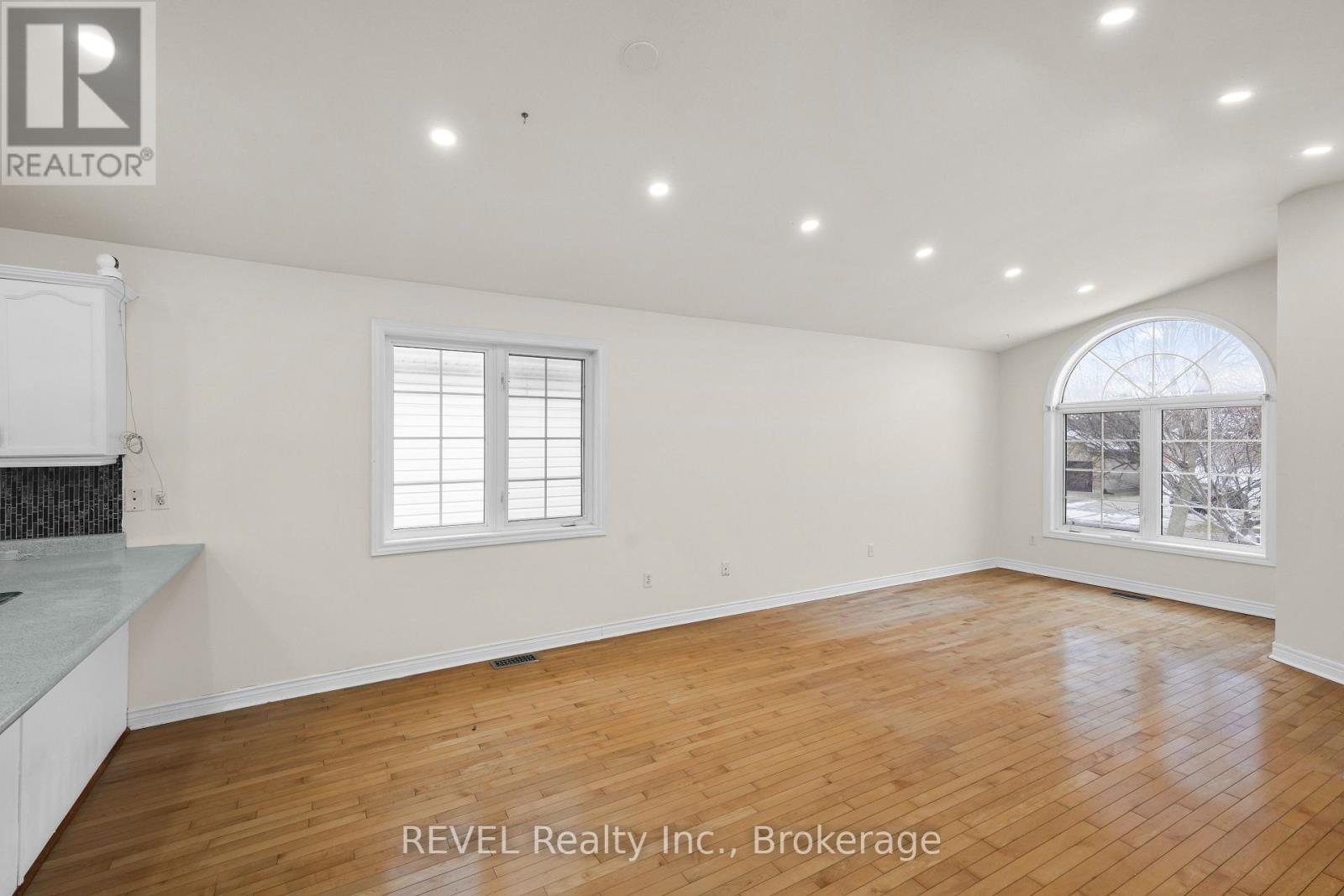 8172 Harvest Crescent, Niagara Falls, Ontario  L2H 3G4 - Photo 5 - X12608904