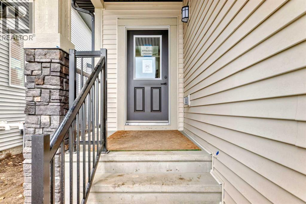 17 Appaloosa Crescent, Cochrane, Alberta T4C 2P7 - Photo 2 - A2217546