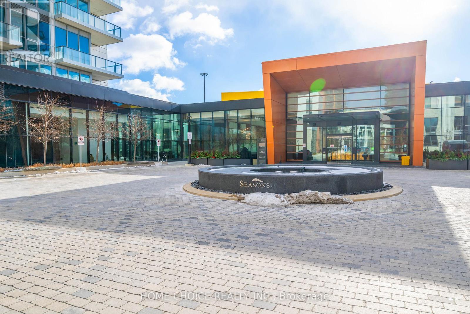 95 Mcmahon Drive, Toronto, Ontario  M2K 0H2 - Photo 3 - C12608928