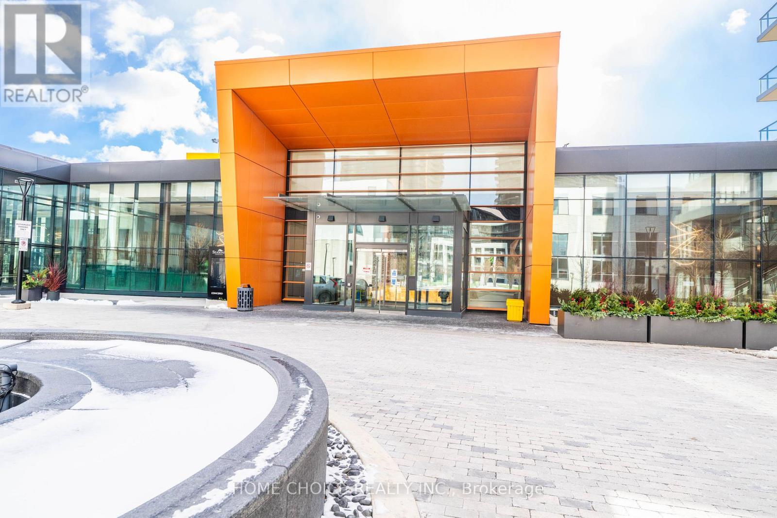 95 Mcmahon Drive, Toronto, Ontario  M2K 0H2 - Photo 4 - C12608928