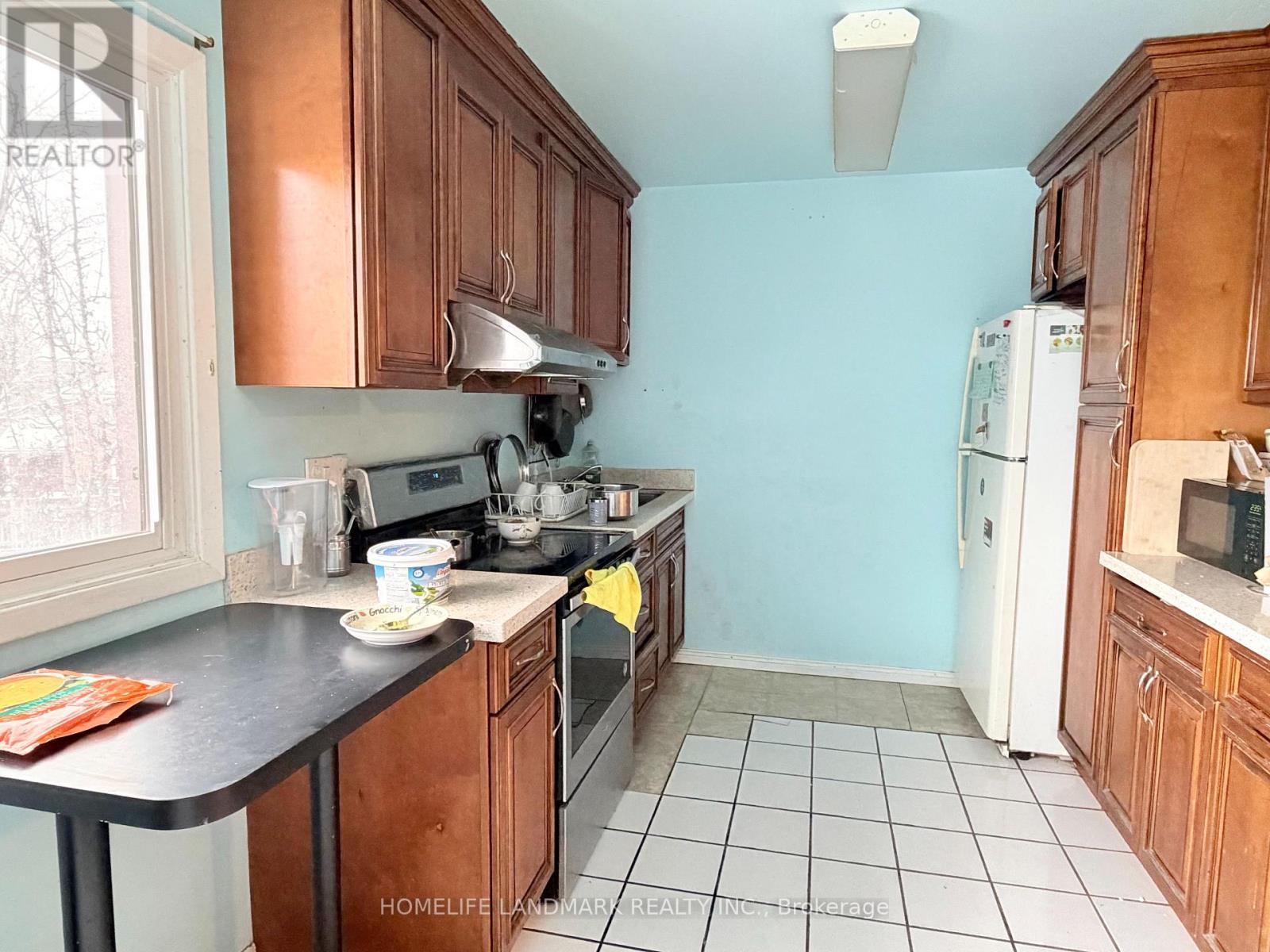 258 Sprucewood Court, Toronto (L'amoreaux), Ontario  M1W 1P7 - Photo 3 - E12608908