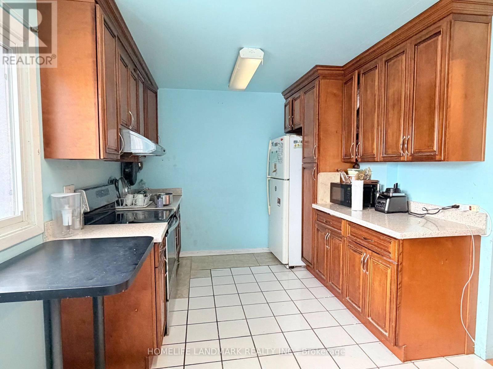 258 Sprucewood Court, Toronto (L'amoreaux), Ontario  M1W 1P7 - Photo 4 - E12608908