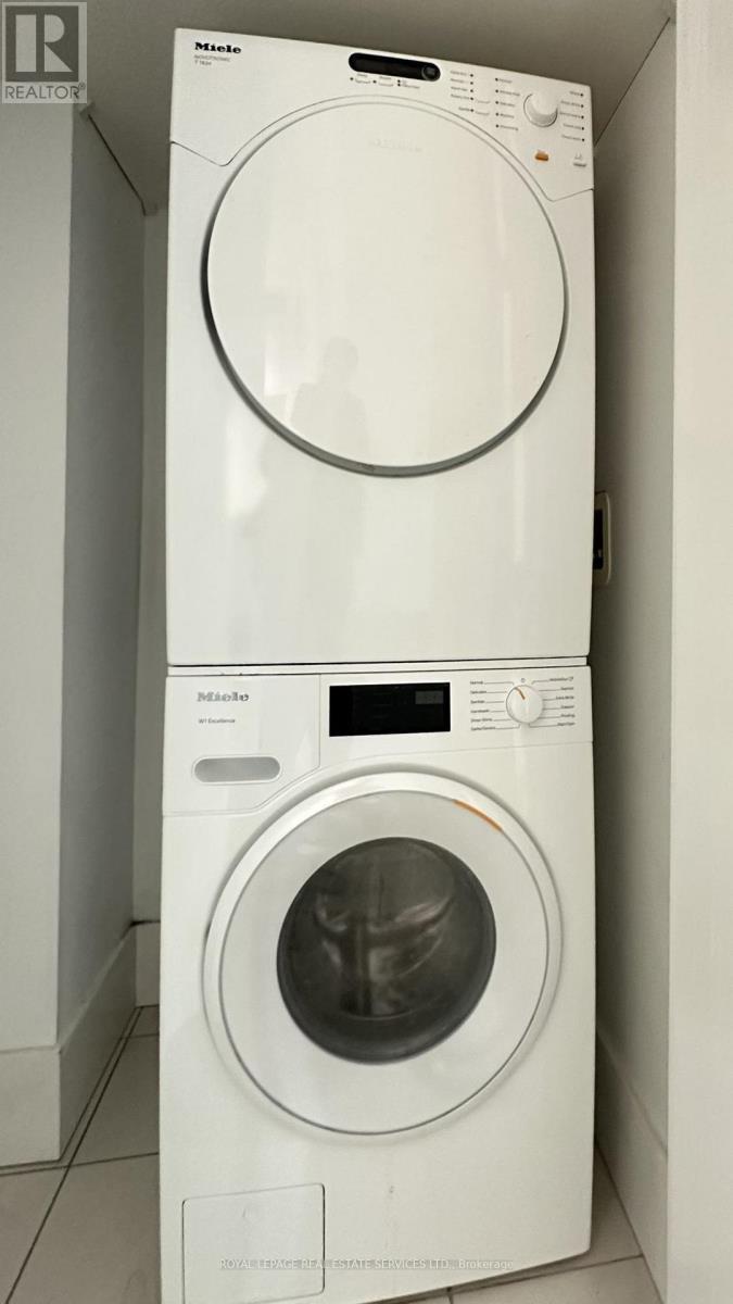 818 - 39 Queens Quay E, Toronto, Ontario  M5E 0A5 - Photo 14 - C12608444