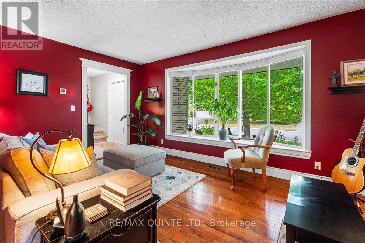 57 Kensington Crescent, Belleville, Ontario  K8P 4T4 - Photo 12 - X12294507