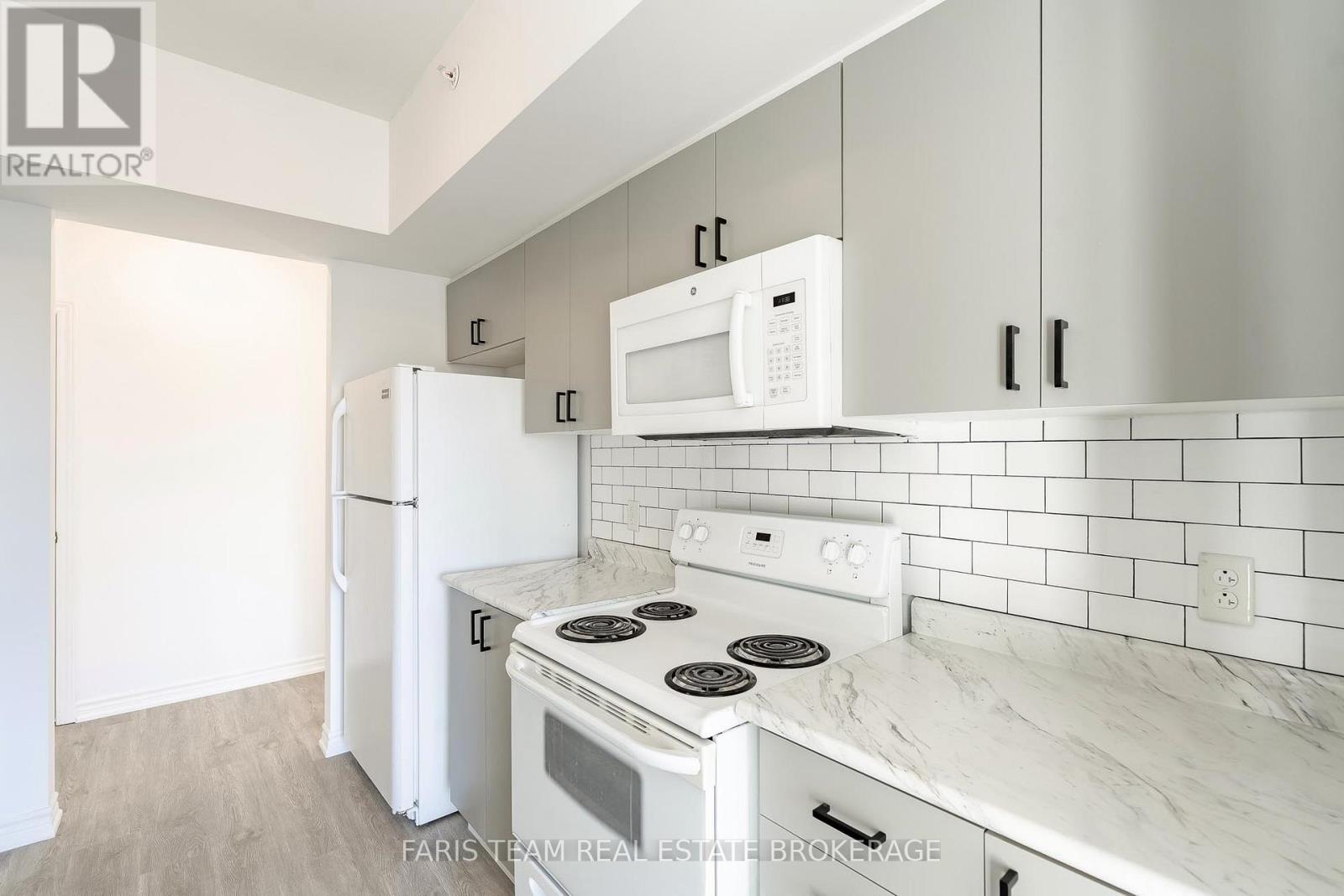 402 - 100 Dean Avenue, Barrie, Ontario L9J 0H1 - Photo 8 - S12581196