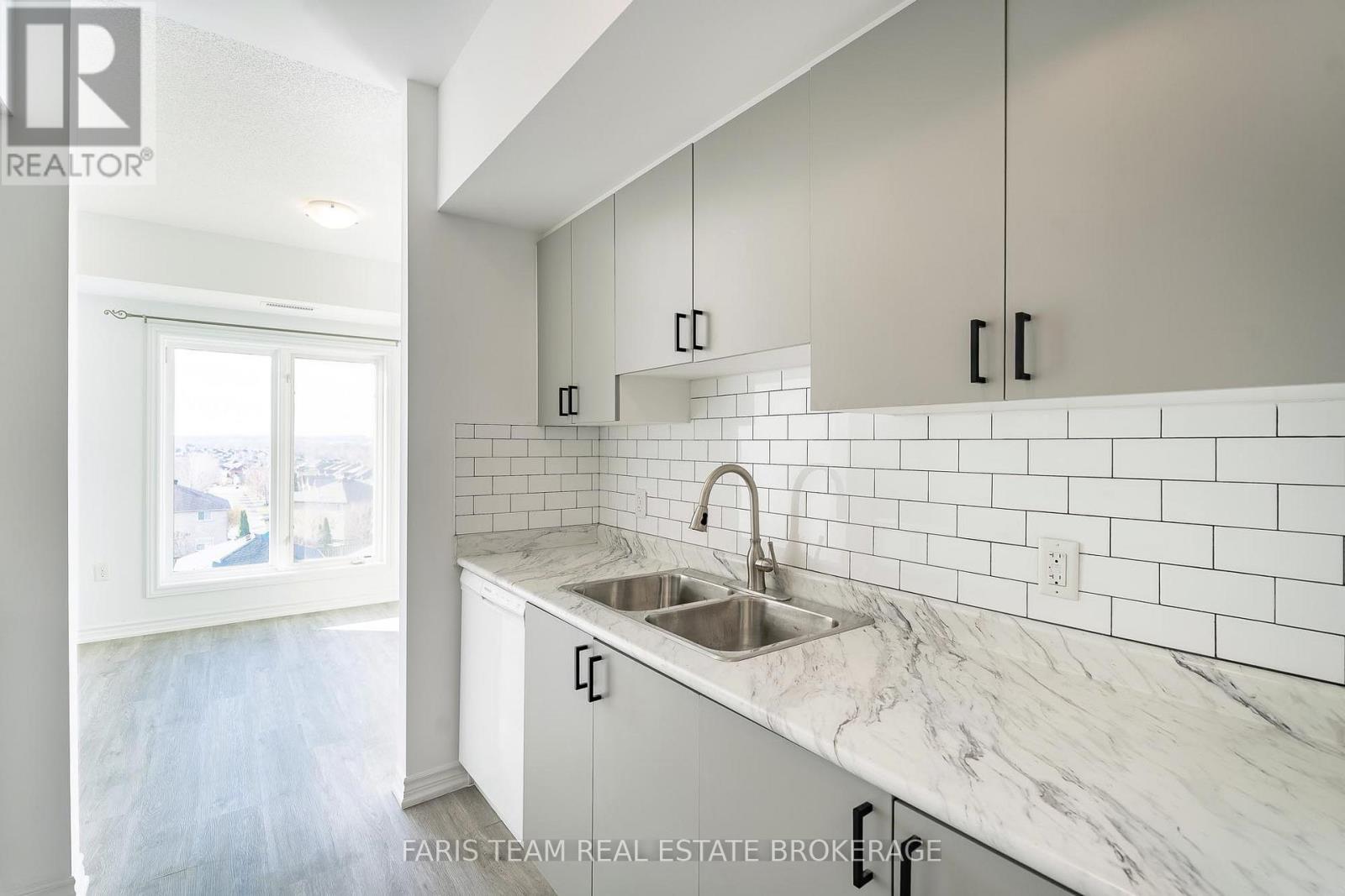 402 - 100 Dean Avenue, Barrie, Ontario L9J 0H1 - Photo 7 - S12581196