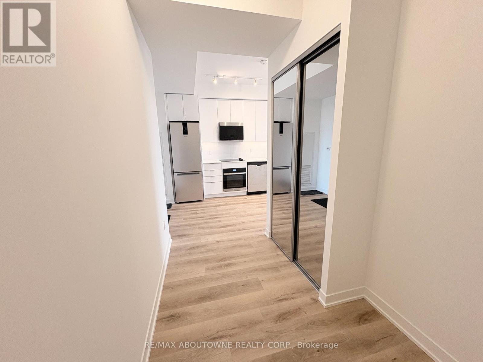 706 - 474 Caldari Road, Vaughan, Ontario  L4K 0R5 - Photo 4 - N12608902