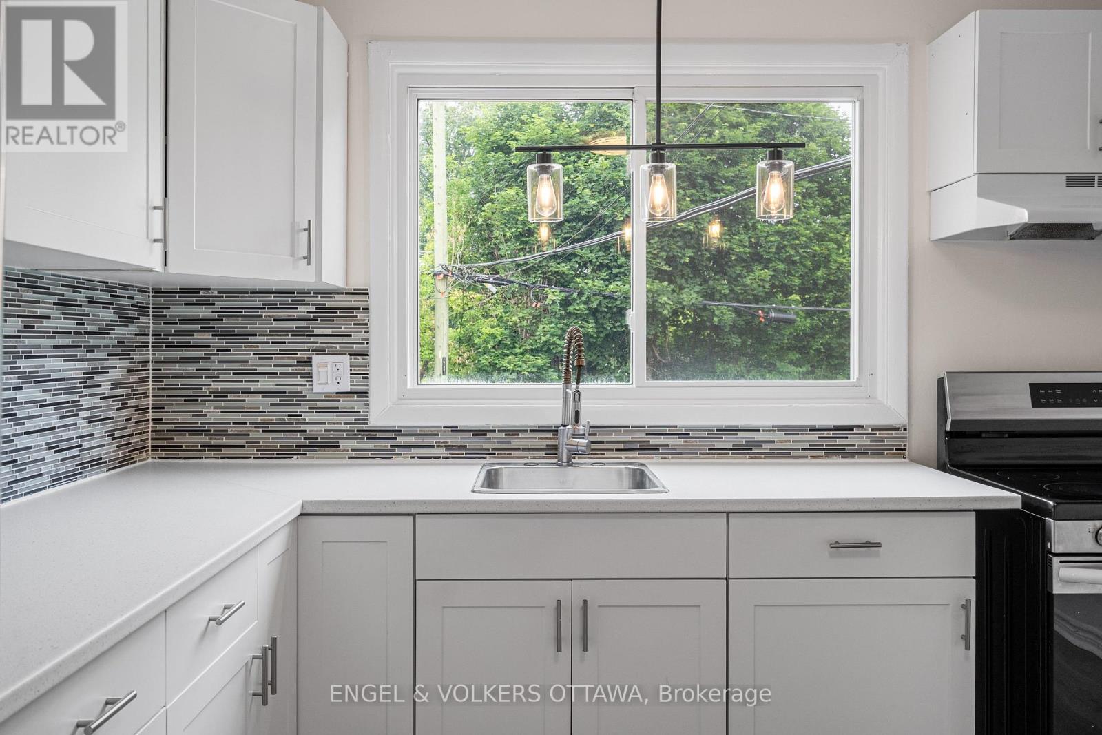 2726-2728 Colman Street, Ottawa, Ontario  K1V 8J9 - Photo 13 - X12471258