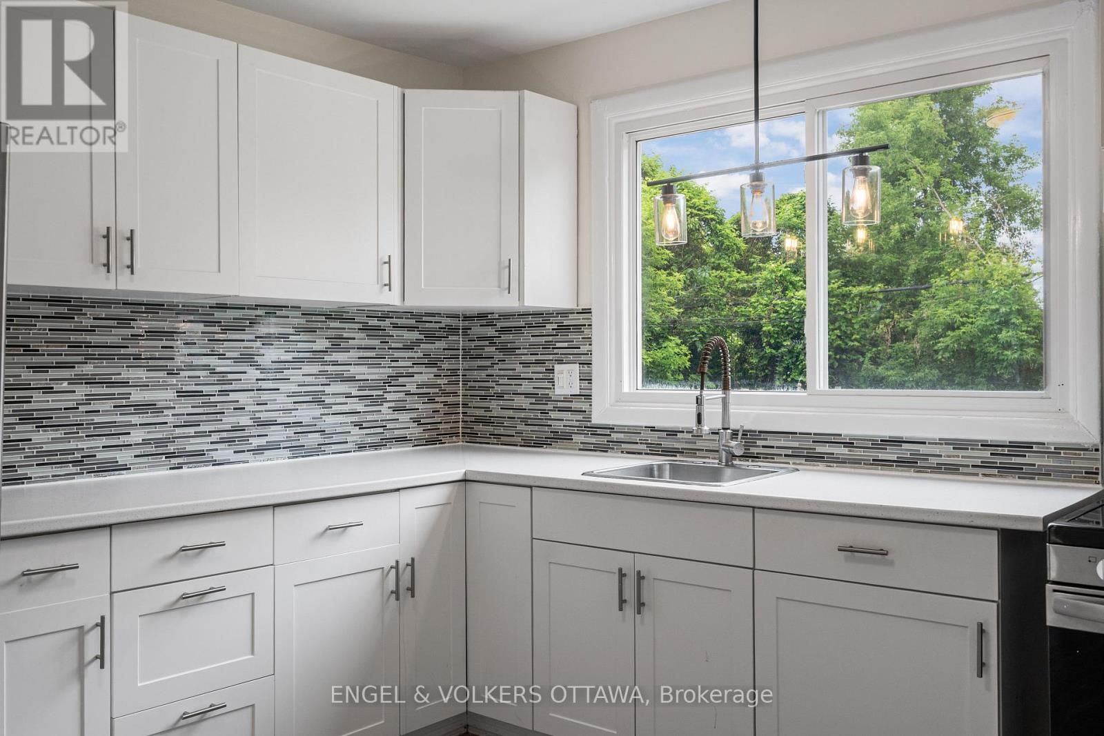 2726-2728 Colman Street, Ottawa, Ontario  K1V 8J9 - Photo 16 - X12471258