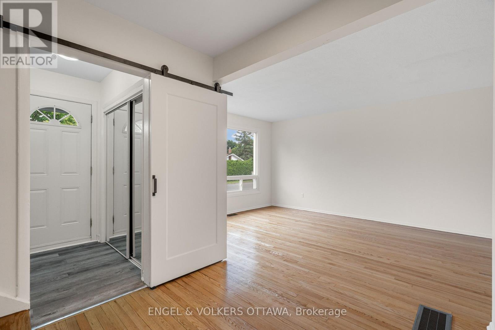 2726-2728 Colman Street, Ottawa, Ontario  K1V 8J9 - Photo 4 - X12471258